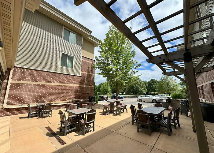 Mainstay Suites Madison - Monona